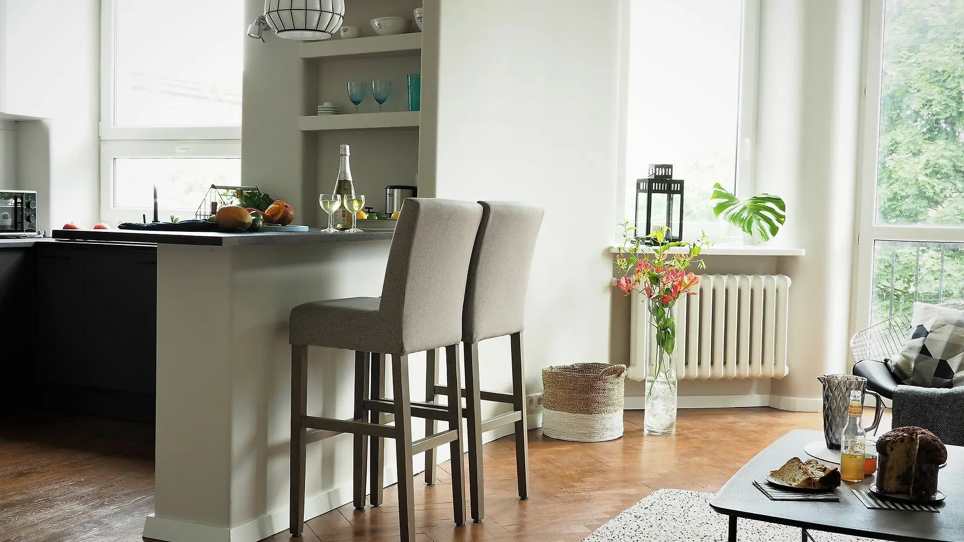 Classic Apartment In Warsaw