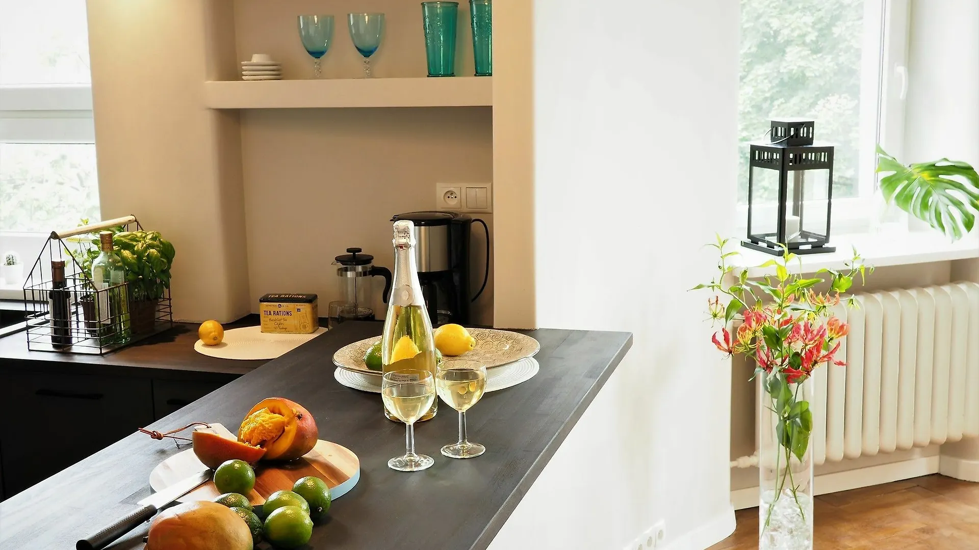 Classic Apartment In Warsaw