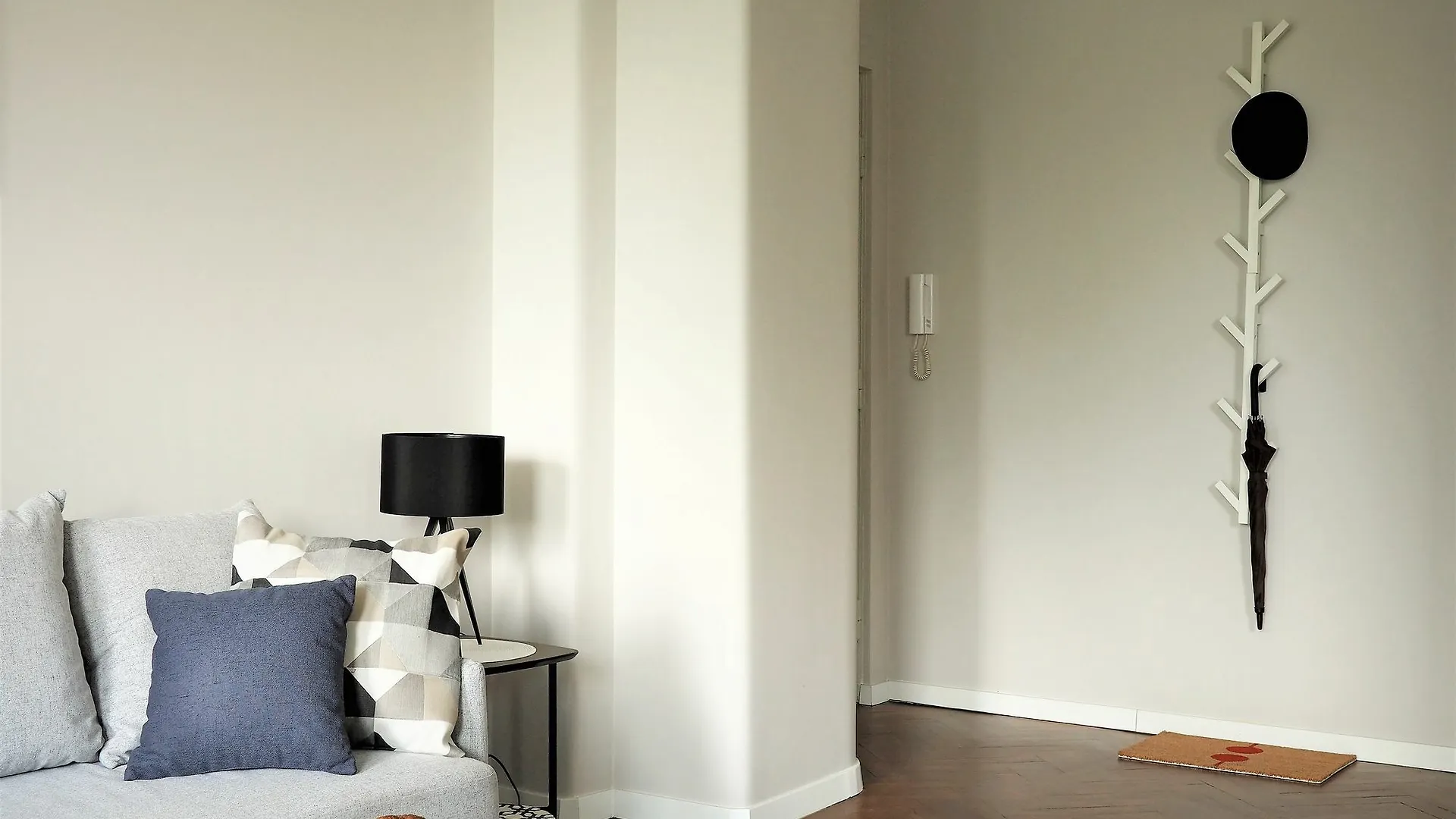 Classic Apartment In Warsaw