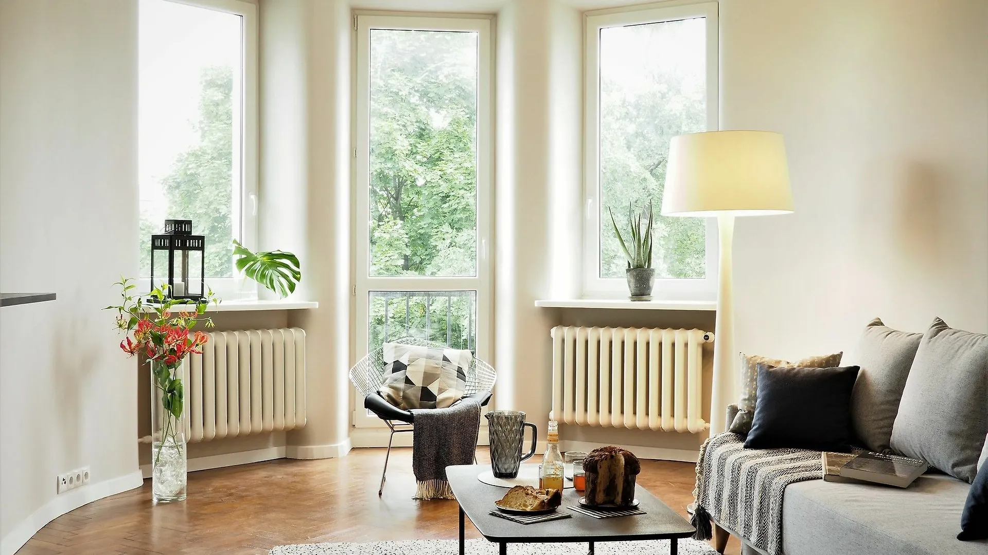 Classic Apartment In Warsaw